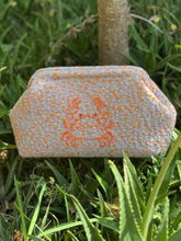 Load image into Gallery viewer, Crab Clutch