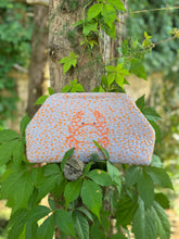 Load image into Gallery viewer, Crab Clutch