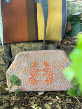 Load image into Gallery viewer, Crab Clutch