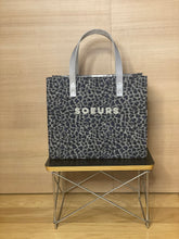 Load image into Gallery viewer, Sœurs Medium Tote

