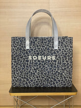 Load image into Gallery viewer, Sœurs Medium Tote
