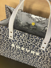 Load image into Gallery viewer, Sœurs Medium Tote

